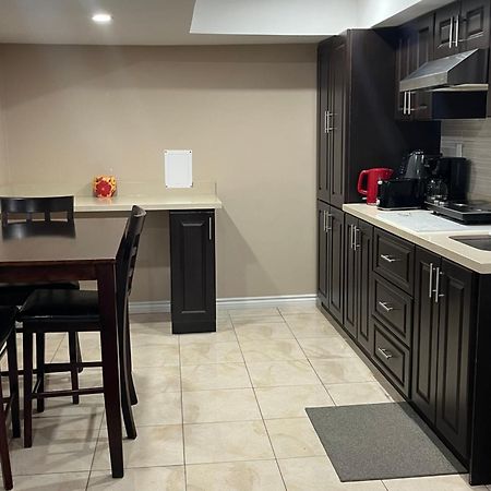 Апартаменти Bernie'S Basement Мілтон Екстер'єр фото