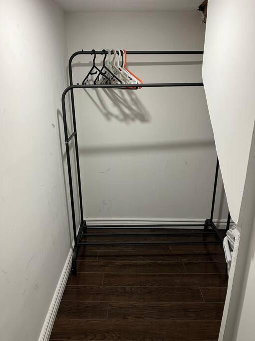 Апартаменти Bernie'S Basement Мілтон Екстер'єр фото